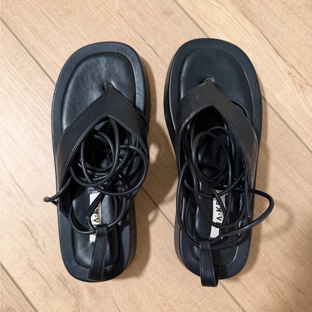 NA-KD strappy slides - Picture 3 of 3